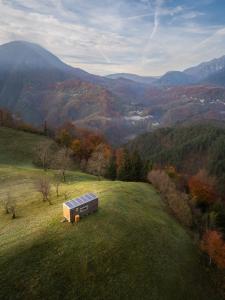 Φυσικό τοπίο κοντά σε οργανωμένο κάμπινγκ