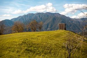Φυσικό τοπίο κοντά σε οργανωμένο κάμπινγκ