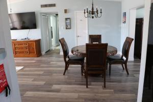 Μια τηλεόραση ή/και κέντρο ψυχαγωγίας στο Stella's Beach House