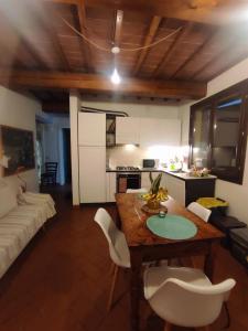 Η κουζίνα ή μικρή κουζίνα στο La casa del fenicottero +15 φωτογραφίες