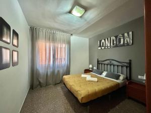 Postel nebo postele na pokoji v ubytování Roger Balcon Mediterraneo Tarragona