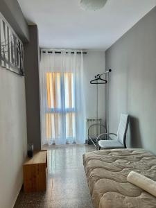 Postel nebo postele na pokoji v ubytování Roger Balcon Mediterraneo Tarragona + 8 fotografií