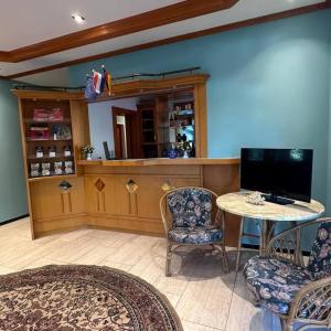 TV a/nebo společenská místnost v ubytování Wald Hotel