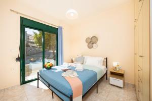 Ένα ή περισσότερα κρεβάτια σε δωμάτιο στο Villa Iris +26 φωτογραφίες