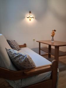 Giường trong phòng chung tại Penzion Zákoutí Deštné v Orlických horách +13 ảnh