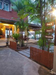 Κήπος έξω από το อัมพวาริเวอร์วิว Amphawa River View +4 φωτογραφίες