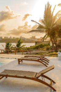 due sedie a sdraio sedute in cima a una spiaggia di Casa Del Mar Villa by YourHost 5B – Nyali Mombasa a Mombasa