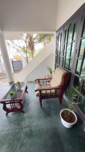 Χώρος καθιστικού στο The Beach Manor 3BHK by Halcyon Traveltech +42 φωτογραφίες