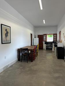 a kitchen and dining room with a table and chairs at Oásis House in Macau