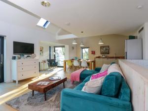 Μια τηλεόραση ή/και κέντρο ψυχαγωγίας στο 4 The Stoneyard