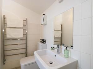 Ένα μπάνιο στο 4 The Stoneyard +22 φωτογραφίες