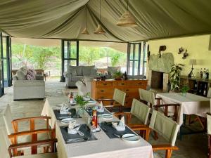 Χώρος καθιστικού στο River Edge Lodge Masai Mara, Talek