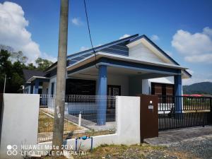 Το κτήριο όπου στεγάζεται  η παραθεριστική κατοικία