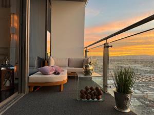 Балкон или терраса в The Mountain View Suite Dreams 2pools&Jacuzzi