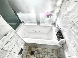 Ванная комната в The Mountain View Suite Dreams 2pools&Jacuzzi