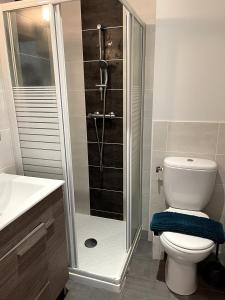 Et badeværelse på Studio - Travail & Détente - Puy