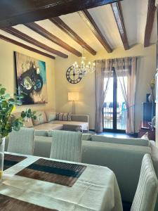 a living room with a couch and a table at Font 1 Circo Romano in Tarragona