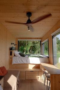 Voodi või voodid majutusasutuse Parcel Tiny House I Sainte-Colombe toas