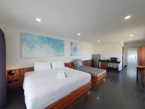 Ένα ή περισσότερα κρεβάτια σε δωμάτιο στο The Sila Suites - Intrawarorot