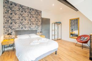 En eller flere senge i et værelse på The Gingerbread Spa - Private Parking - Terrace