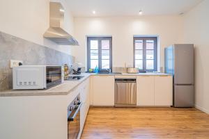 Køkken eller tekøkken på The Gingerbread Spa - Private Parking - Terrace