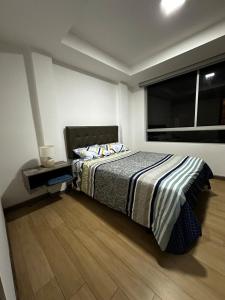 En eller flere senge i et værelse på Modern and Central Suite in Ibarra + 6 billeder