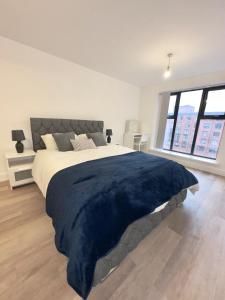 Ένα ή περισσότερα κρεβάτια σε δωμάτιο στο Birmingham City Centre Apartments - Digbeth +23 φωτογραφίες
