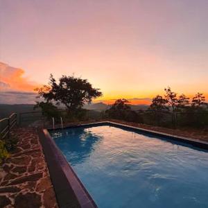 Πισίνα στο ή κοντά στο The Colonial Crest