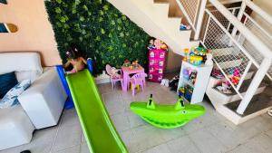 Niños alojados en Casa do Lago Salinópolis