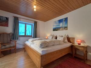 Ένα ή περισσότερα κρεβάτια σε δωμάτιο στο Ferienwohnung Alpspitze