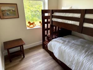 Postel nebo postele na pokoji v ubytování Burk Falls Escape 2 Bed1Bath