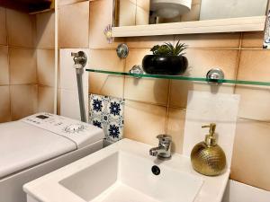 Ένα μπάνιο στο Damir Apartments Nadallina