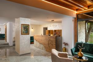 a lobby with a bar and green furniture at Pensiunea Leonida - RESORT LEONIDA in Poiana Ţapului