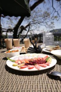 Φαγητό σε αυτό το δωμάτιο σε οικογενειακή κατοικία ή κάπου εκεί κοντά