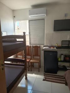 Kuchyň nebo kuchyňský kout v ubytování Pousada Peruíbe Frente ao Mar - Suítes, Kitnets e Apto