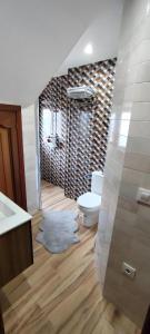 Koupelna v ubytování Casa Rural Martemma