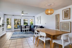 Khu vực ghế ngồi tại Steps to the Beach! Resort Access & Golf Cart Included! Dog Friendly