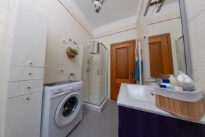 a bathroom with a washing machine and a sink at Marisella holidays house in Pozzuoli