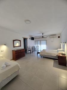 Ένα ή περισσότερα κρεβάτια σε δωμάτιο στο Gran Hotel Las Lajas +32 φωτογραφίες