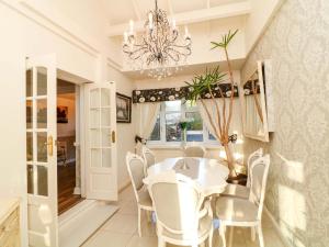 a dining room with a white table and chairs at Ivy's End in Loughborough