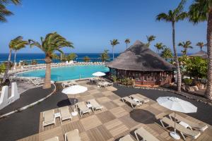 La pileta dentro o cerca de Club Jandía Princess 49 fotos más