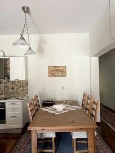 Η κουζίνα ή μικρή κουζίνα στο Stymfalia Cozy Village Guesthouse +5 φωτογραφίες