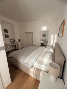 Ένα ή περισσότερα κρεβάτια σε δωμάτιο στο Zoja 2