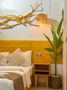 Postel nebo postele na pokoji v ubytování Eco Palm Maldives