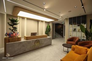 ananas benefit lobby with a reception desk and chairs at Resort Anes Drinit in Peje