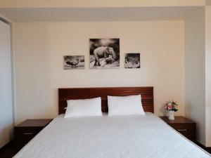 Ένα ή περισσότερα κρεβάτια σε δωμάτιο στο Cinnamon Life 2BR Apartment +29 φωτογραφίες