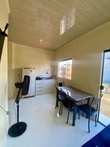 a kitchen with a table and chairs in a room at Apto Flat in Belém