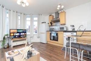 Una cocina o cocineta en Urban Nest 9 fotos más