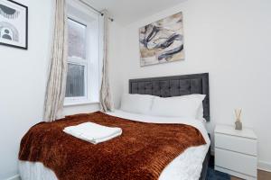 Una cama o camas en una habitación de Urban Nest