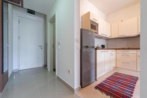Η κουζίνα ή μικρή κουζίνα στο Apartment Risinium